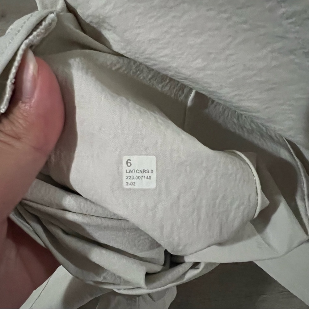 Lululemon Relaxed-Fit Super-High-Rise Cargo Short 4" - Picture 6 of 7